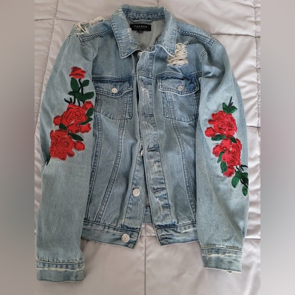 PacSun Light Blue Jean Jacket with Floral Embroidery - Picture 2 of 10